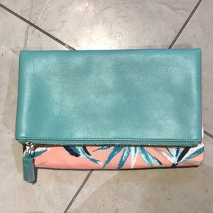 Brand new foldable clutch